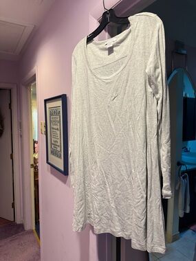 Joan Vass Size L Light Gray Long Sleeve Women's Scoop Neck Top